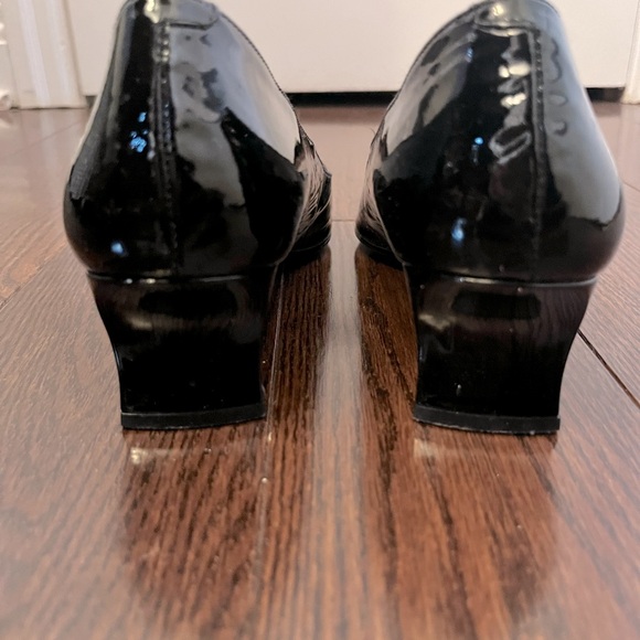 Black patent leather pumps - low kitten heel with square toe and heel profile. - Picture 2 of 6